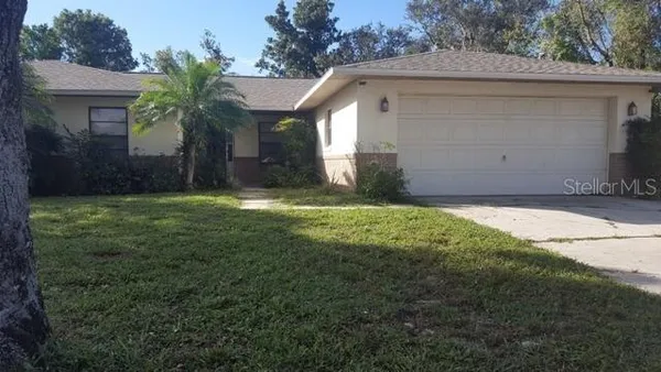a front view of house with yard