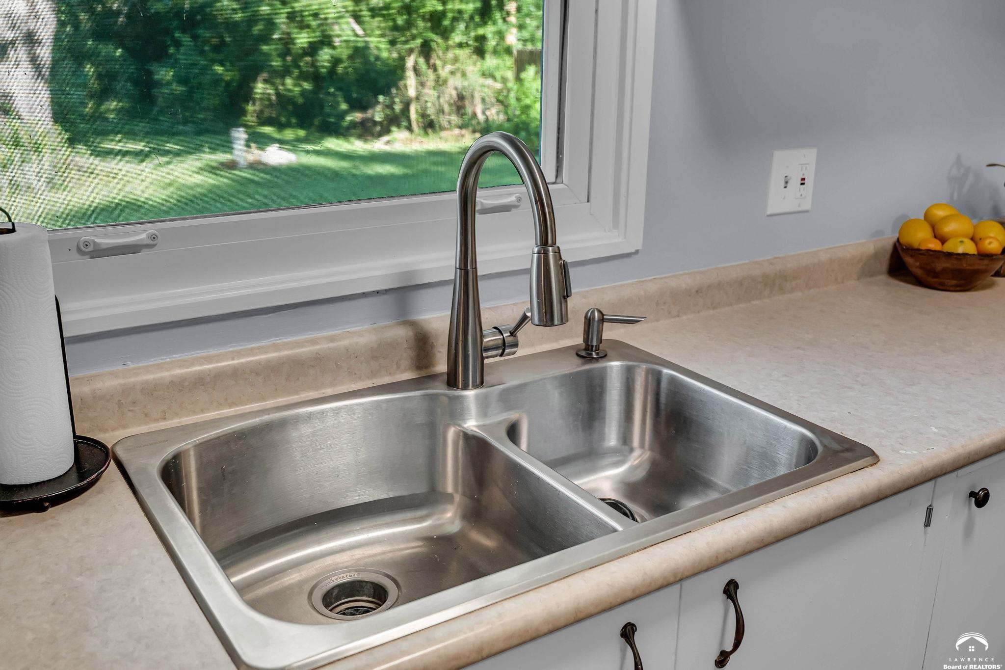 1630 Delaware Street Lawrence, KS 66044 - Photo 17 of 37
