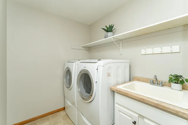 $389,000 | 948 Southern Ridge Drive Southwest, Rochester, MN 55902