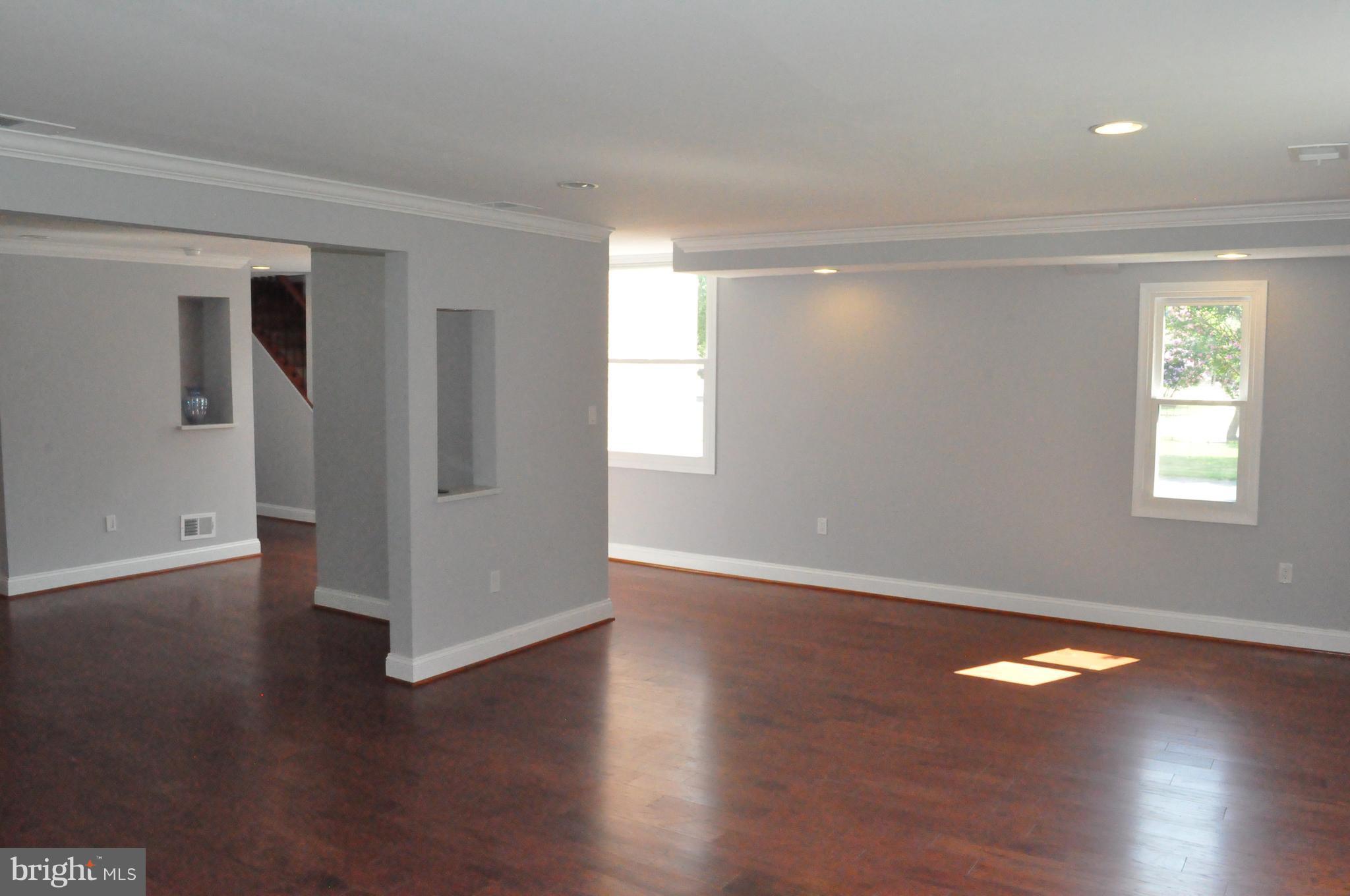 12003 Fort Washington Road Fort Washington, MD 20744 - Photo 13 of 27 Living Room