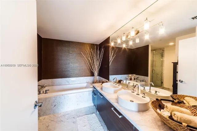 $699,000 | 244 Biscayne Boulevard, Unit 4407, Miami, FL 33132