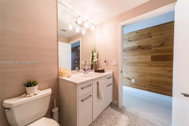 $699,000 | 244 Biscayne Boulevard, Unit 4407, Miami, FL 33132