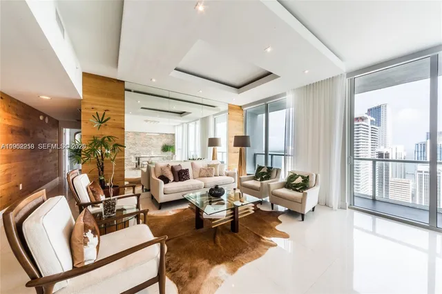 $699,000 | 244 Biscayne Boulevard, Unit 4407, Miami, FL 33132