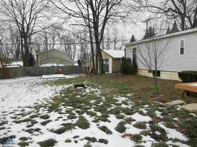 4111 Mapleleaf Road Waterford, MI 48328 - Photo 12 of 12 31135739-11.JPG