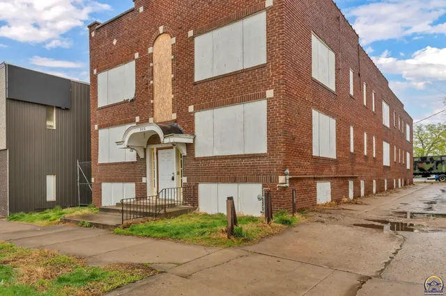 $89,000 | 506 Southwest 6th Avenue, Topeka, KS 66603