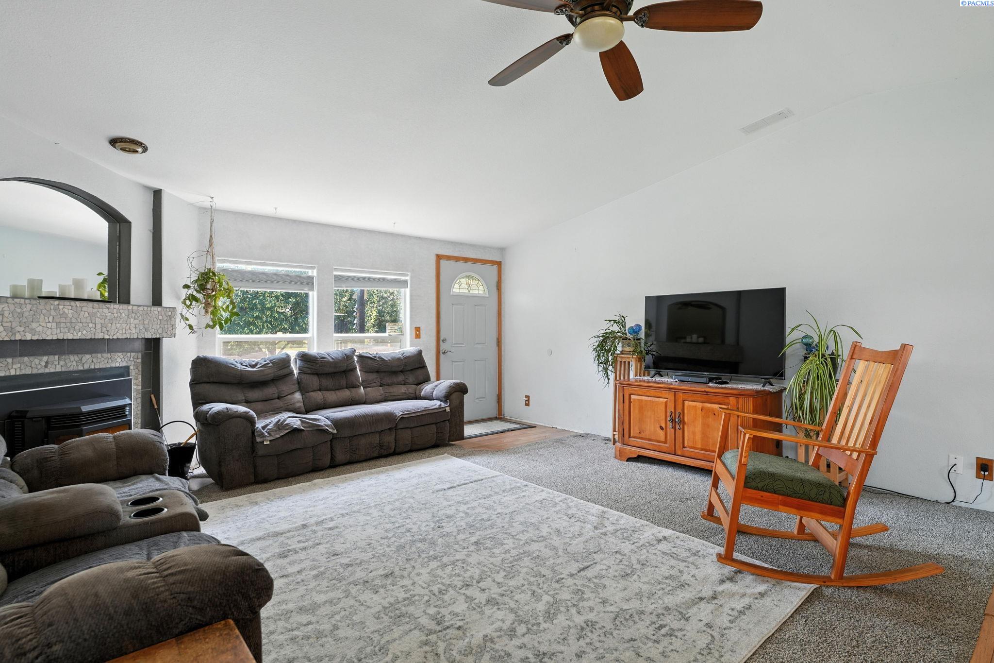 6802 East Pendleton Road Benton City, WA 99320 - Photo 3 of 35 Gallery Image 3