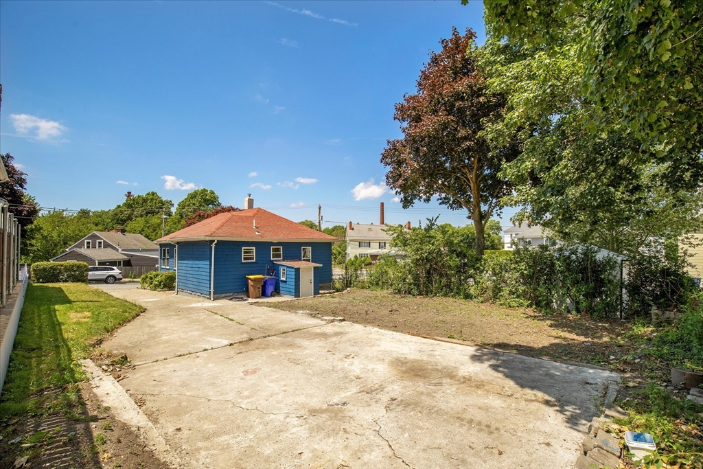 22 Queen Street Fall River, MA 02724 - Photo 4 of 32