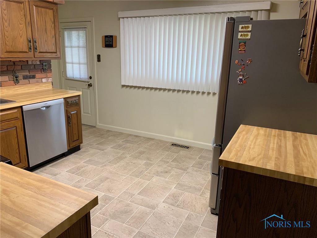 4927 Bales Road Toledo, OH 43613 - Photo 4 of 11 Gallery Image 4