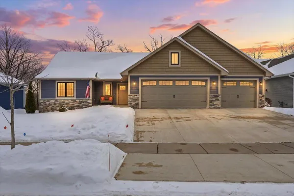 $625,000 | 265 Vista Circle, River Falls, WI 54022