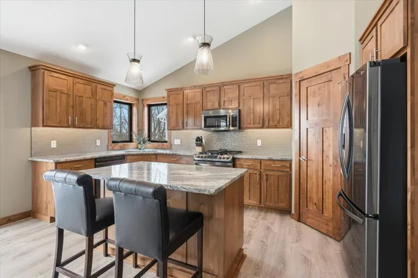 $625,000 | 265 Vista Circle, River Falls, WI 54022