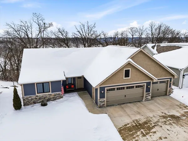 $625,000 | 265 Vista Circle, River Falls, WI 54022