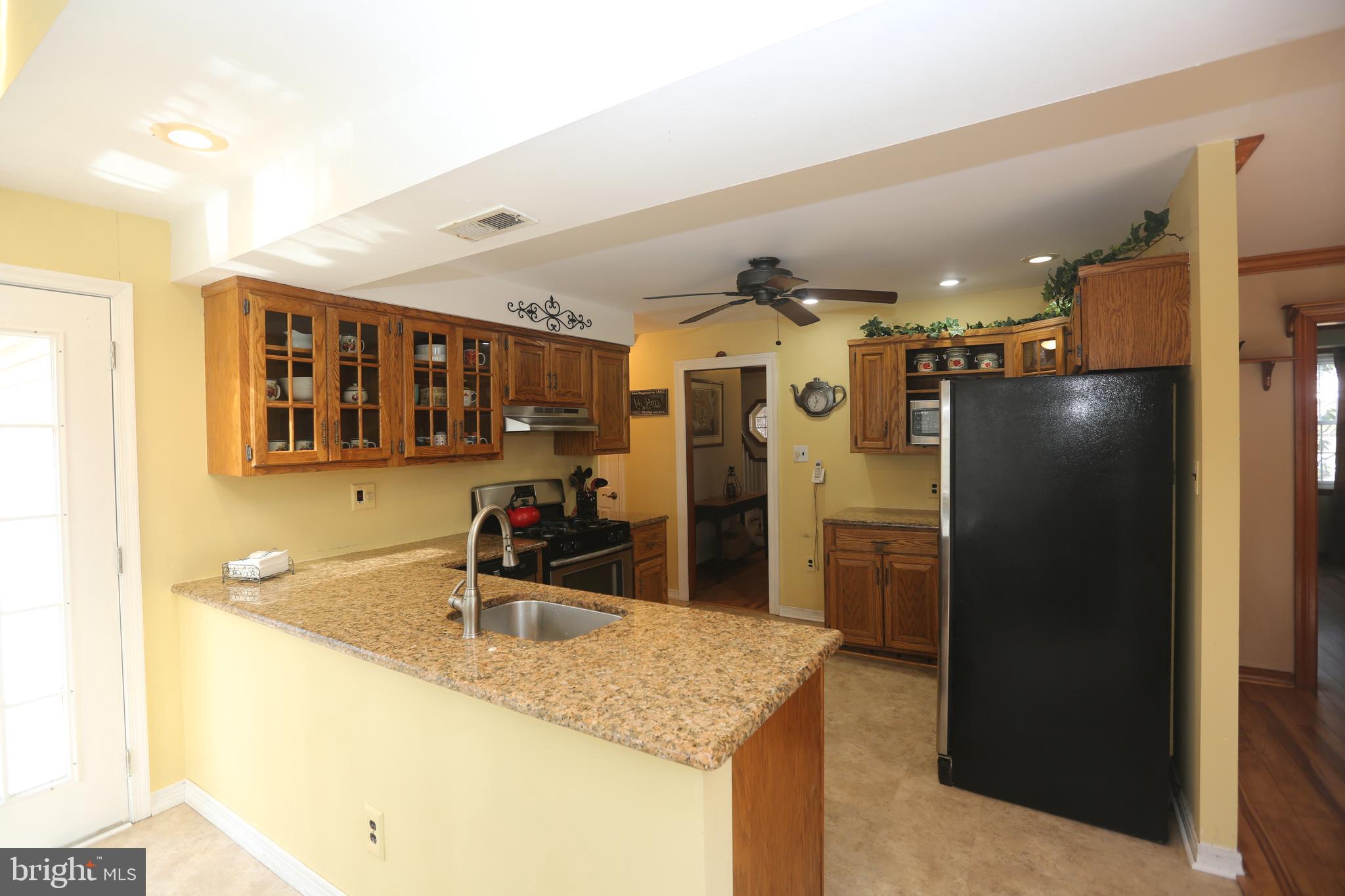 122 Hillside Road Stratford, NJ 08084 - Photo 13 of 29 Kitchen w/Newer Granite Counter Top
