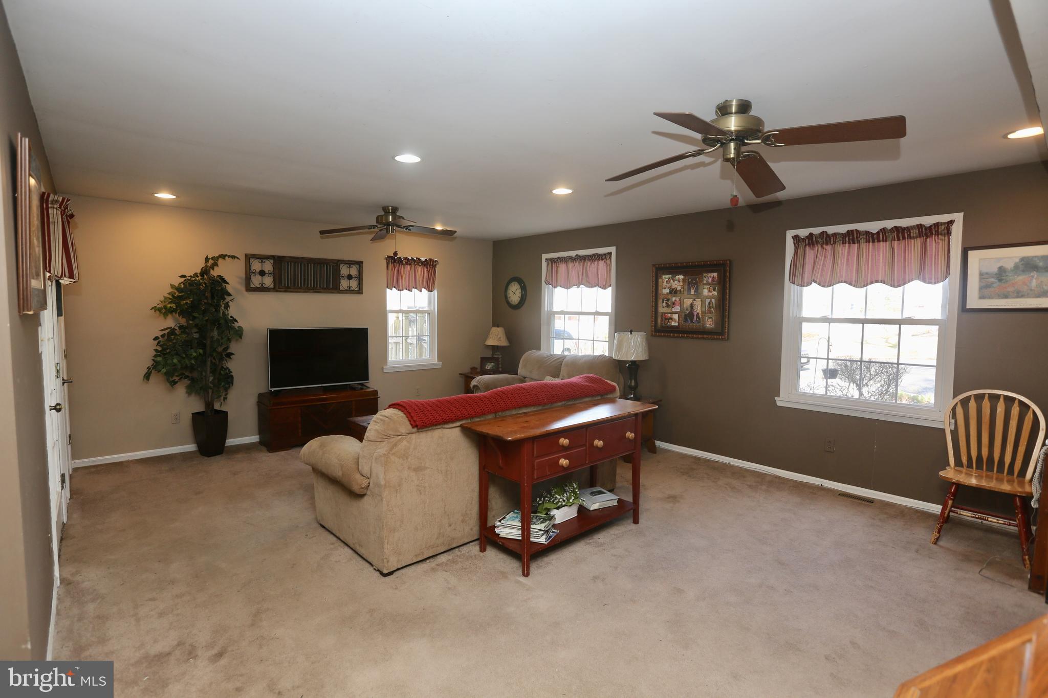 122 Hillside Road Stratford, NJ 08084 - Photo 16 of 29 Family Room w/Newer W/W Carpeting