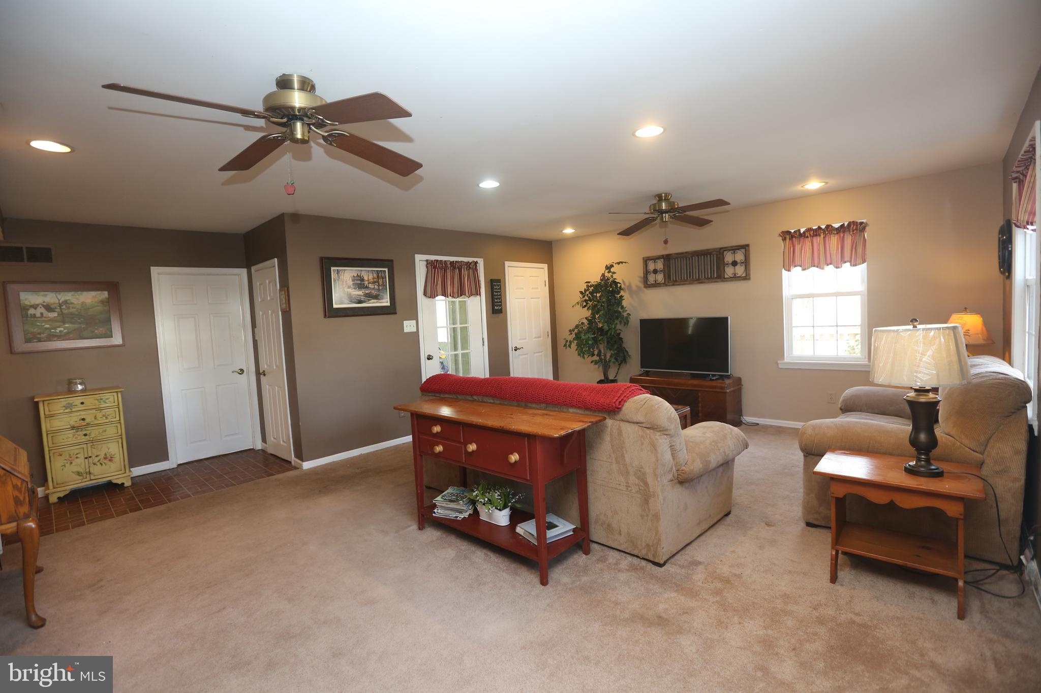 122 Hillside Road Stratford, NJ 08084 - Photo 17 of 29 Family Room