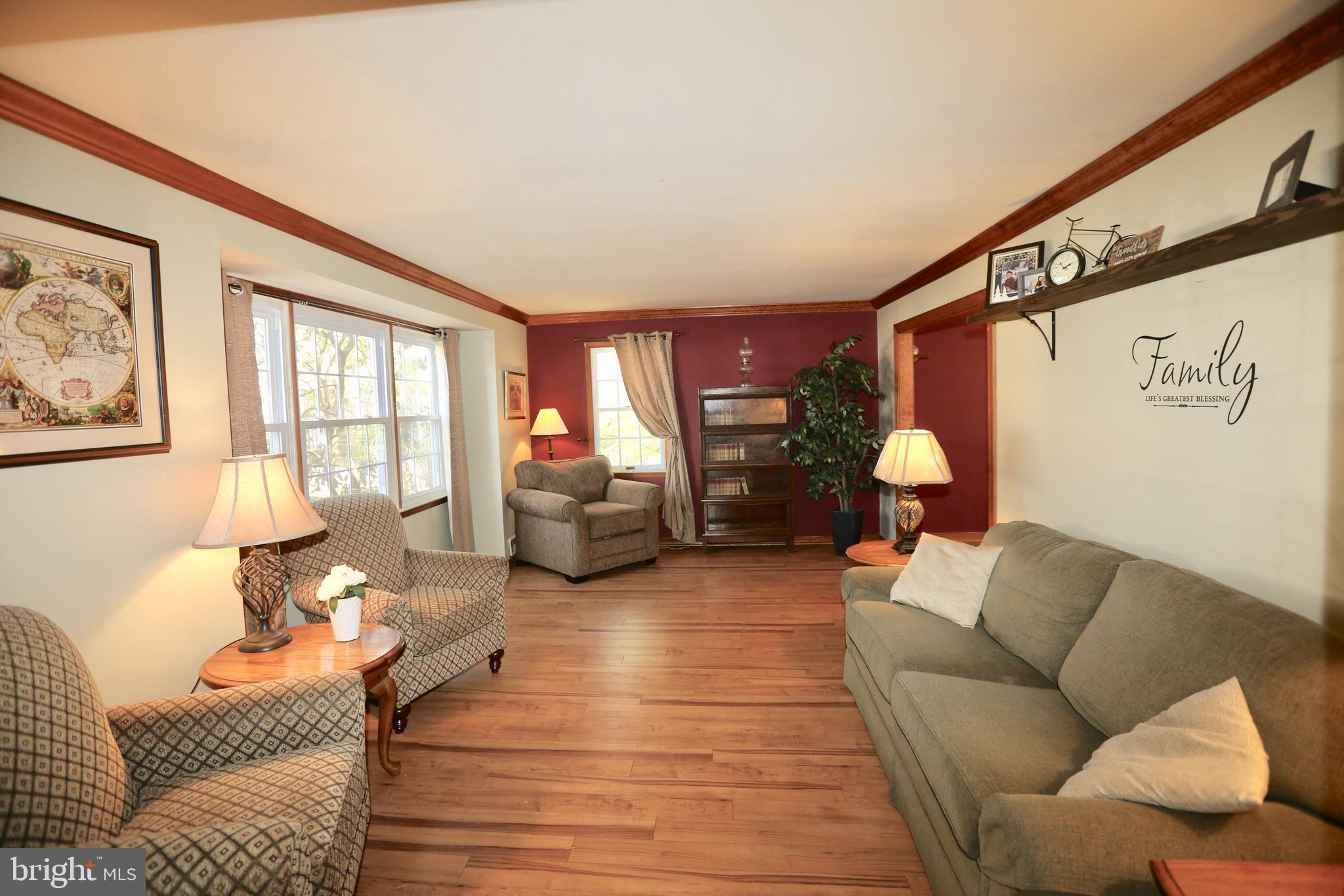 122 Hillside Road Stratford, NJ 08084 - Photo 4 of 29 Living Room