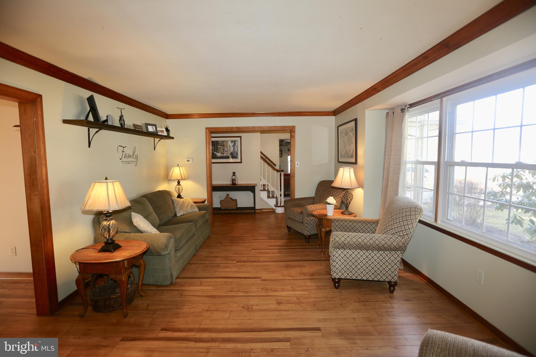 122 Hillside Road Stratford, NJ 08084 - Photo 5 of 29 Living Room w/Newer Plank Laminate Floor
