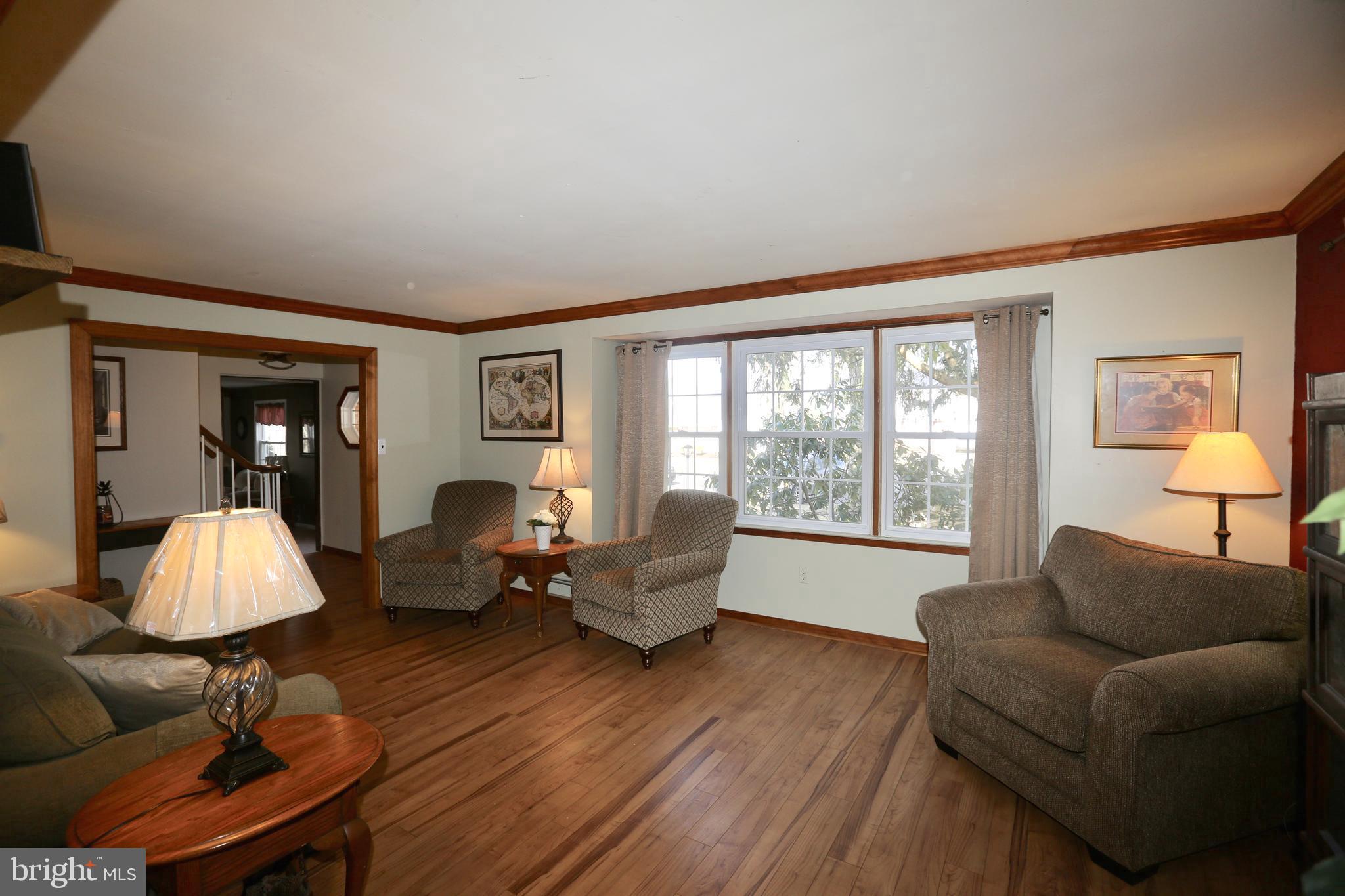 122 Hillside Road Stratford, NJ 08084 - Photo 6 of 29 Living Room