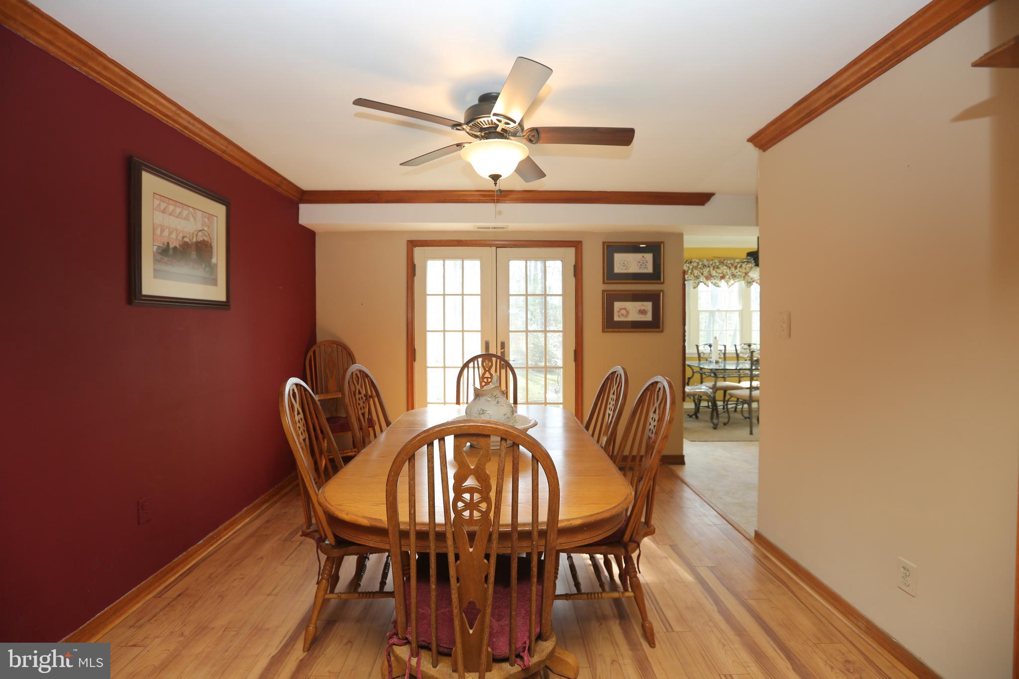 122 Hillside Road Stratford, NJ 08084 - Photo 7 of 29 Formal Dining Room w/Newer Plank Laminate Floor
