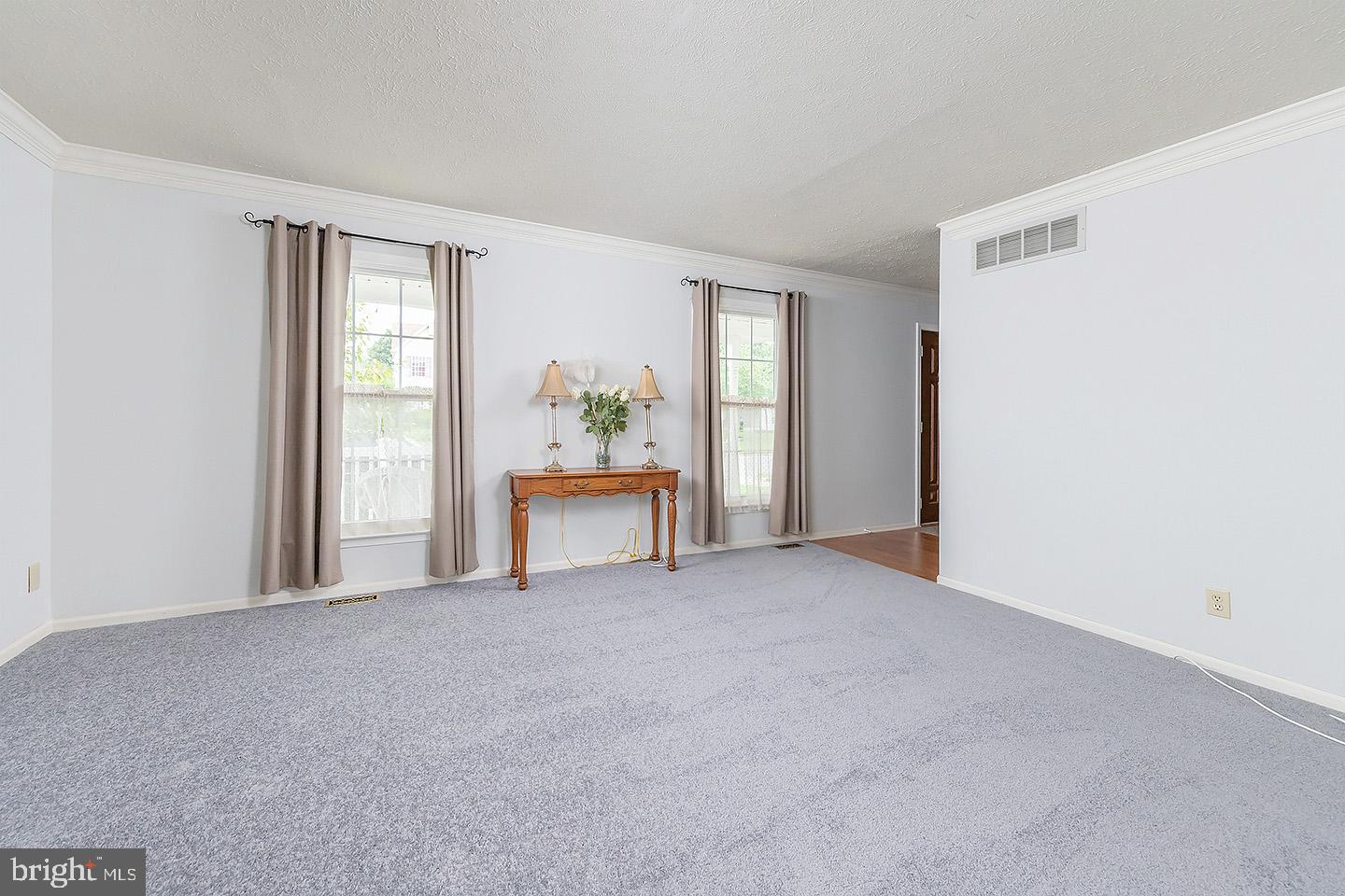 212 Lomond Road Williamstown, NJ 08094 - Photo 3 of 21 Living room