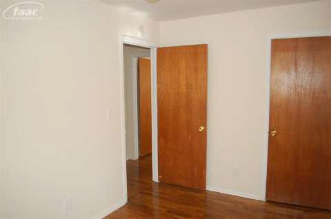 1147 South Genesee Road Burton, MI 48509 - Photo 14 of 19 20397791-13.JPG