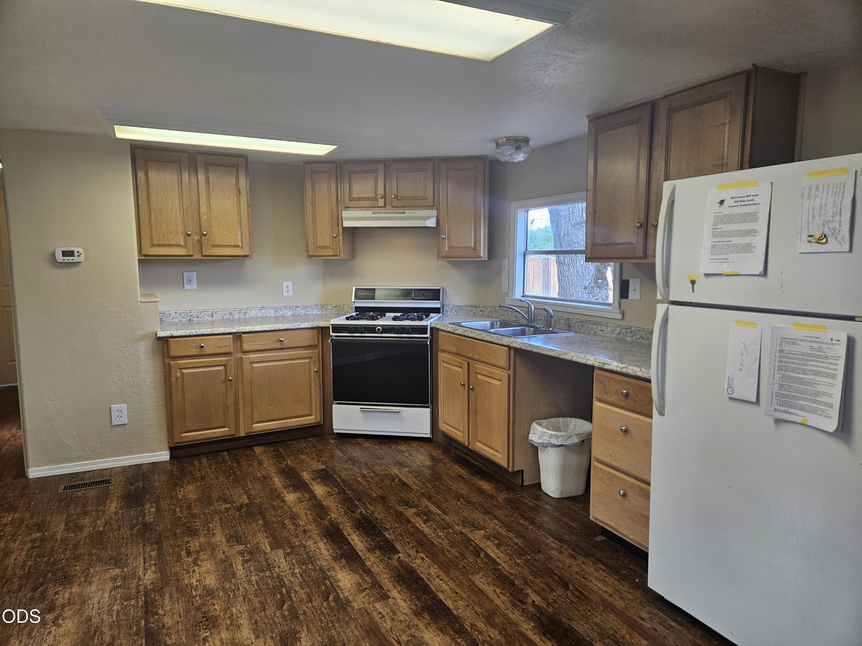 380 West Gregory Road, Unit 20 Central Point, OR 97502 - Photo 3 of 21