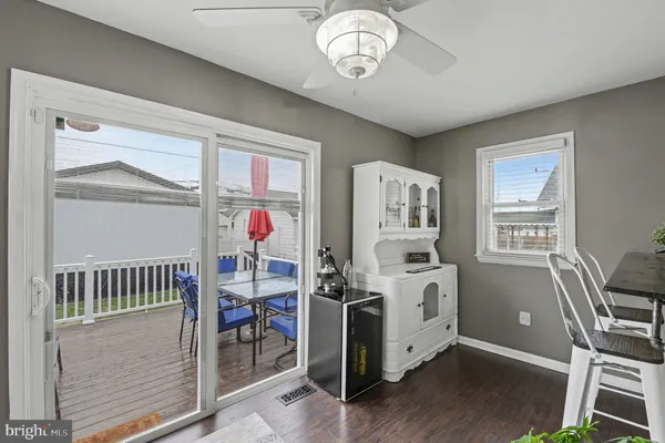 a view of livingroom with furniture and windows