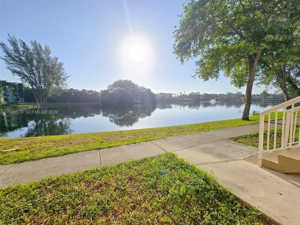 $2,200 | 3690 North 56th Avenue, Unit 912, Hollywood, FL 33021