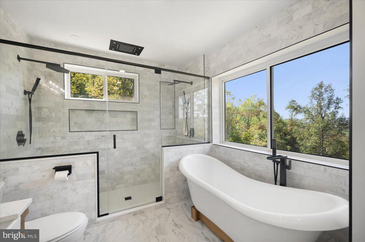 4117 Crow Rock Road Myersville, MD 21773 - Photo 29 of 97 Primary Bath