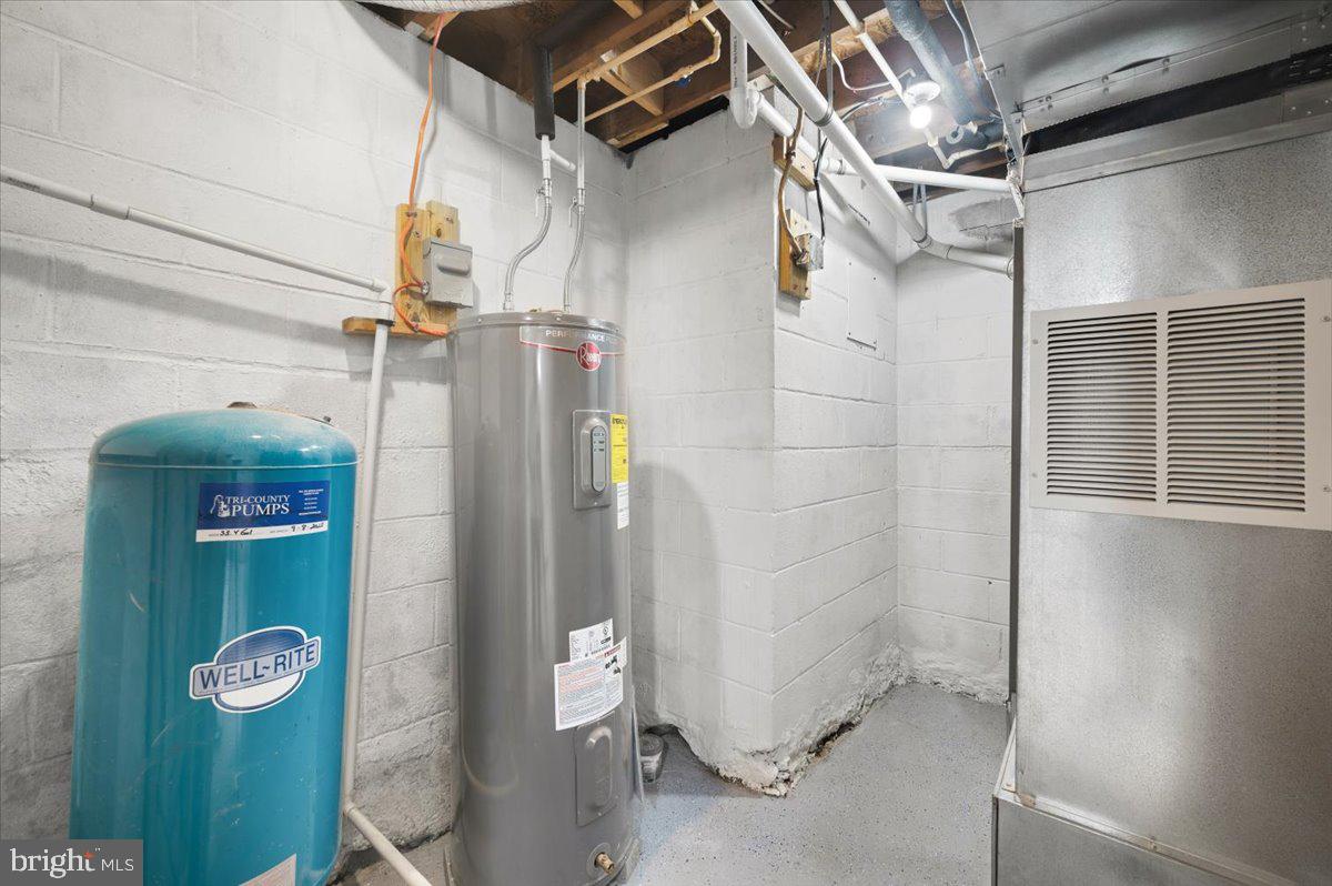 4117 Crow Rock Road Myersville, MD 21773 - Photo 62 of 97 a view of storage and utility room