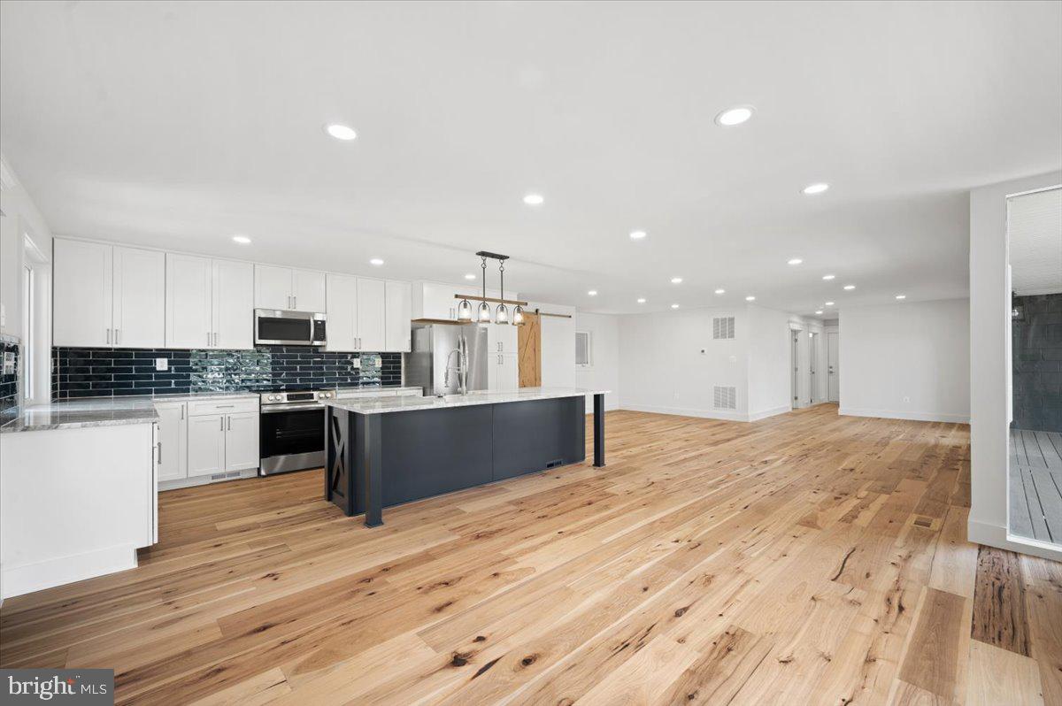 4117 Crow Rock Road Myersville, MD 21773 - Photo 10 of 97 Kitchen and Dining