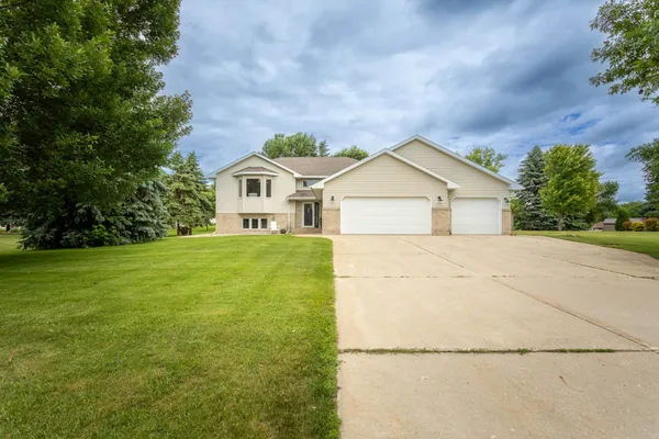 $479,900 | 1316 Armstrong Road Northwest, Alexandria, MN 56308
