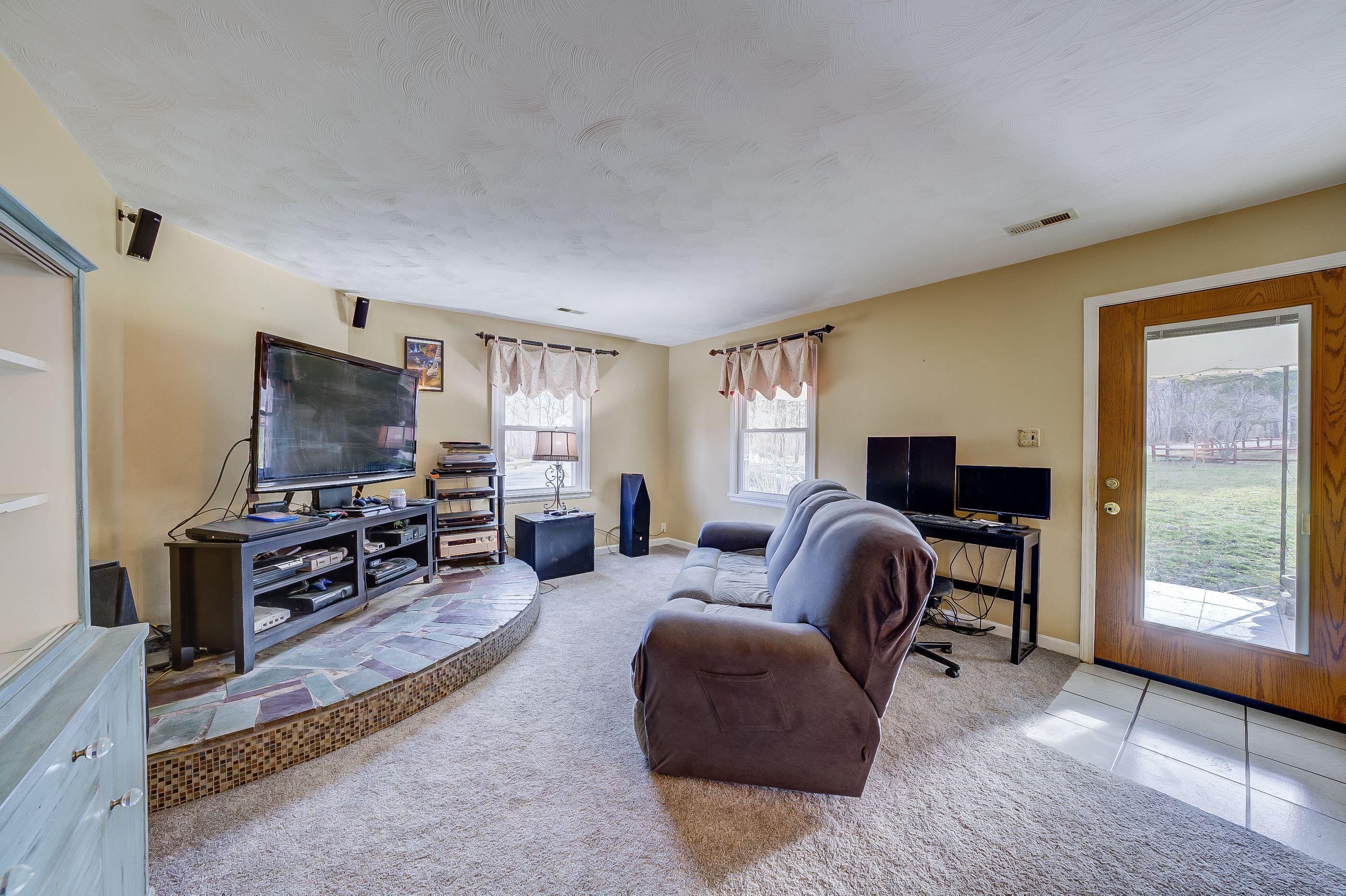 4074 Bradshaw Road Salem, VA 24153 - Photo 15 of 21 FdOgpbag