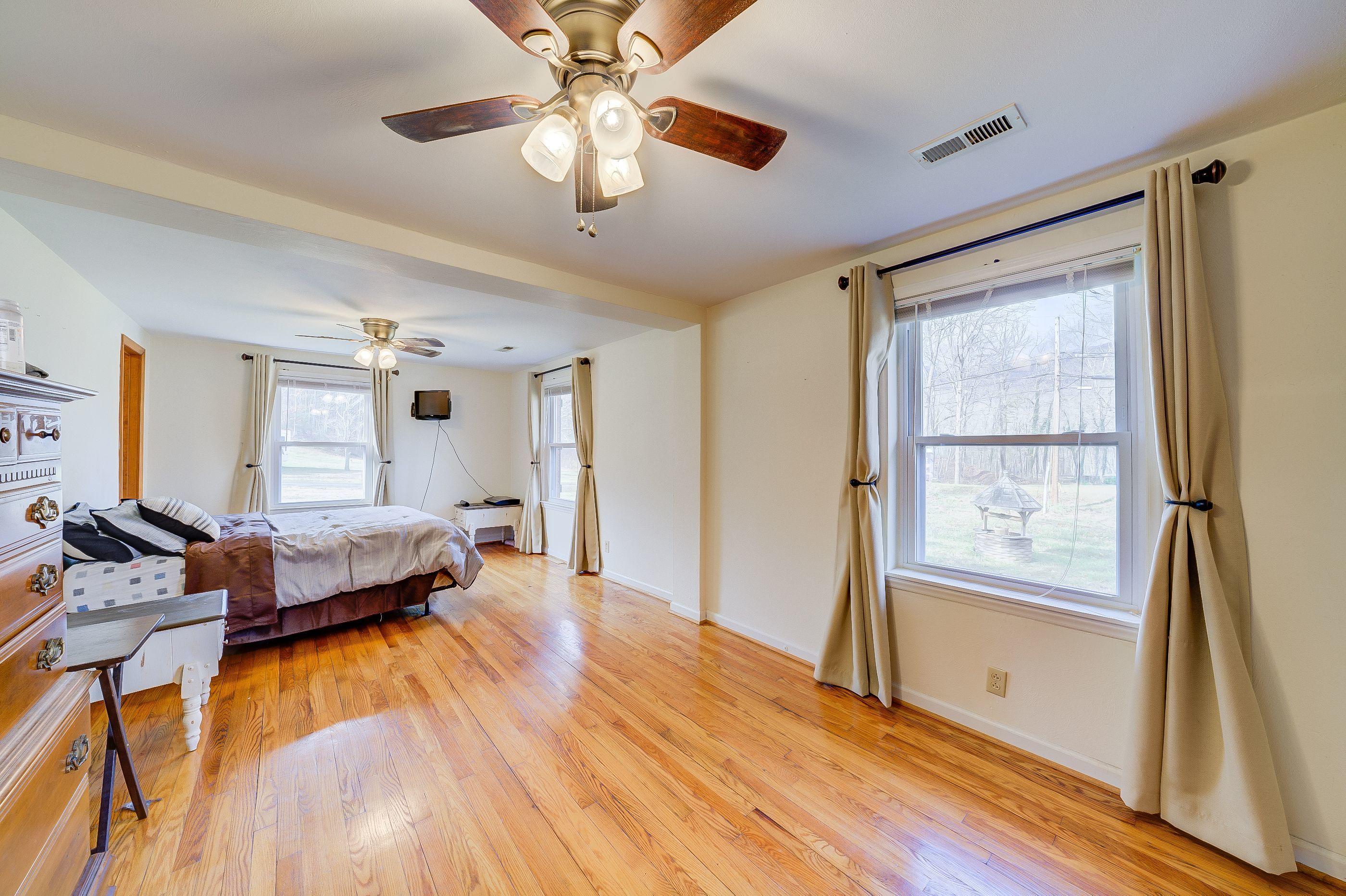 4074 Bradshaw Road Salem, VA 24153 - Photo 16 of 21 -fyUs5VM