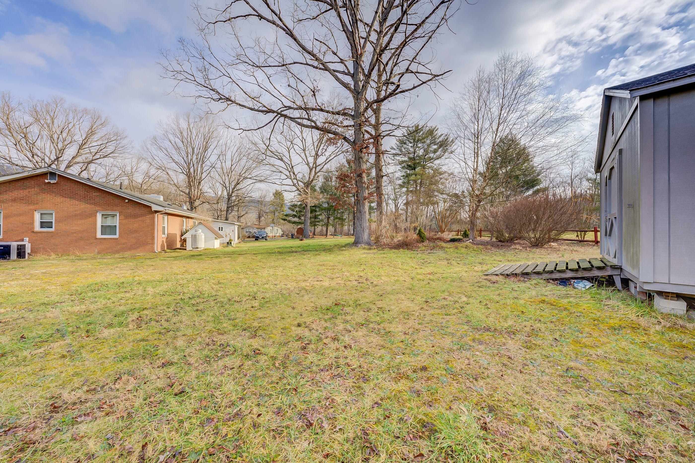 4074 Bradshaw Road Salem, VA 24153 - Photo 7 of 21 CkUU1H_g