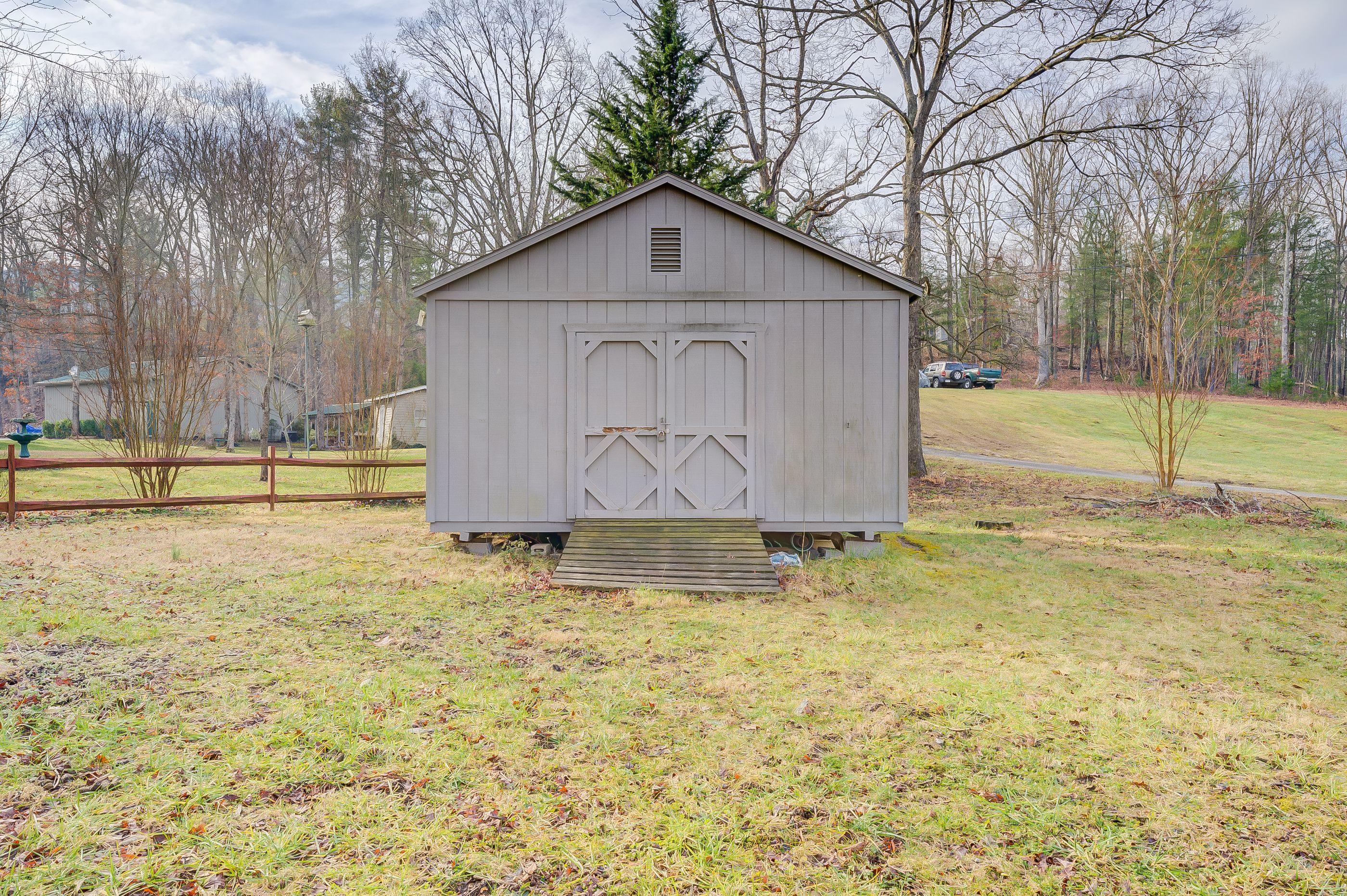 4074 Bradshaw Road Salem, VA 24153 - Photo 8 of 21 -aCd0UtM