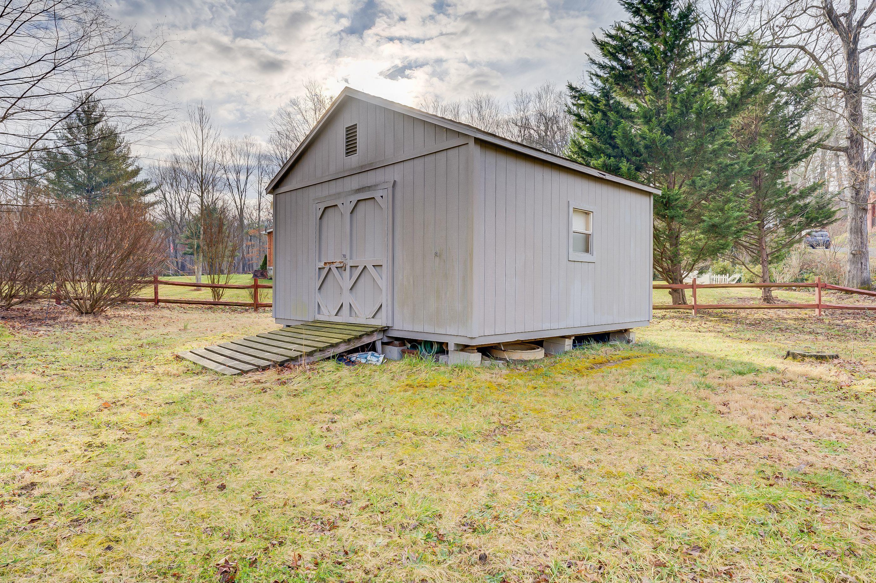 4074 Bradshaw Road Salem, VA 24153 - Photo 9 of 21 NPbGYihw