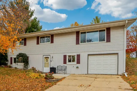 $275,000 | 1526 Manor Drive, Janesville, WI 53548