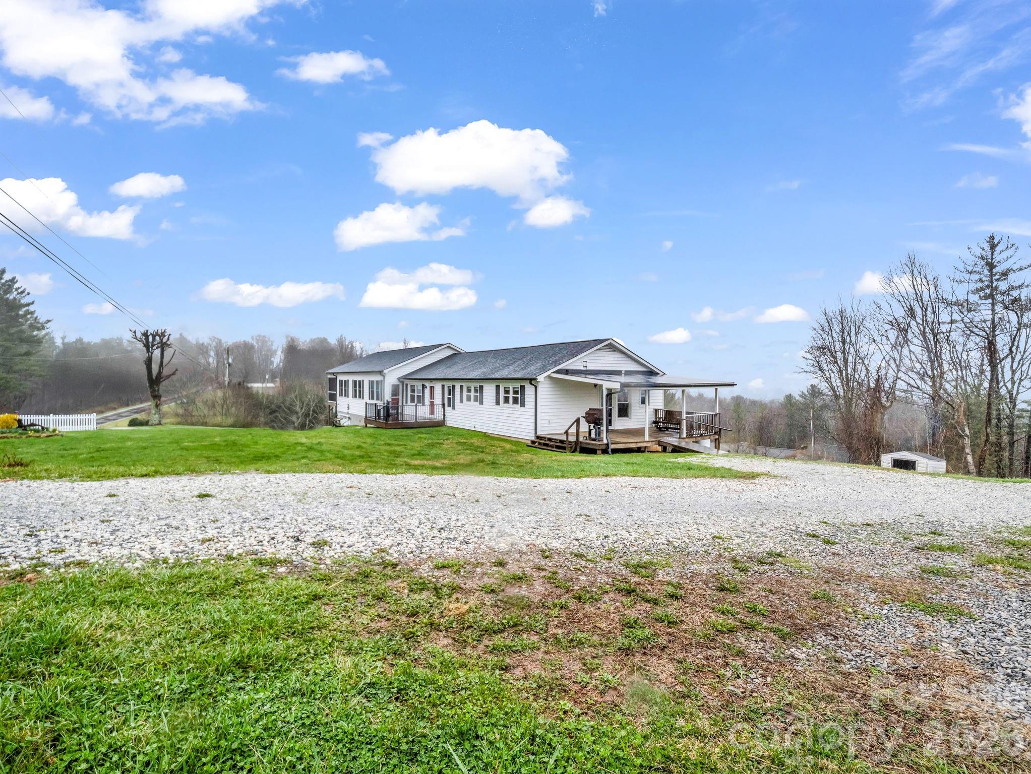 1086 Carters Ridge Road Spruce Pine, NC 28777 - Photo 43 of 48 Gallery Image 43
