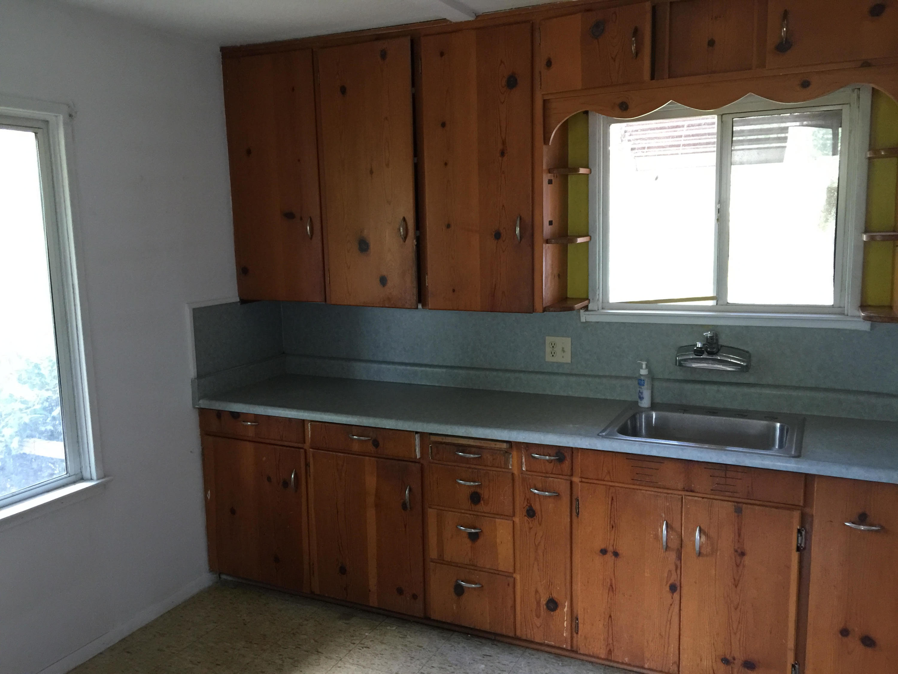 12548 Williamson Road Redding, CA 96003 - Photo 6 of 12 Kitchen