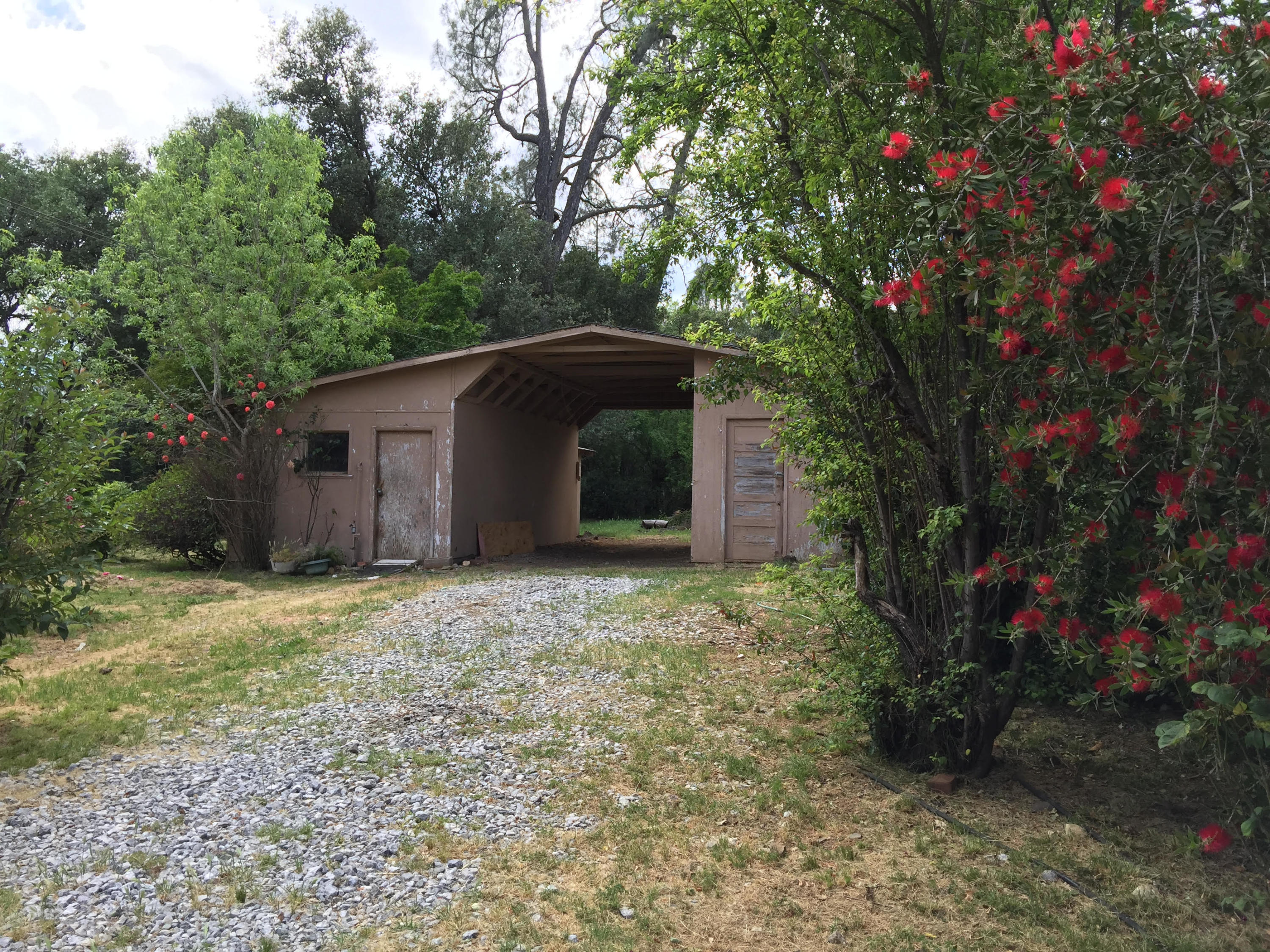 12548 Williamson Road Redding, CA 96003 - Photo 8 of 12 Carport View 2