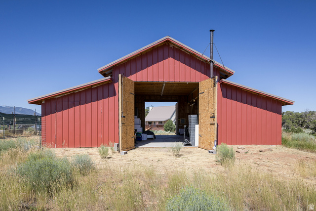 684 Blue Mountain Ridge Monticello, UT 84535 - Photo 15 of 71 View of pole building