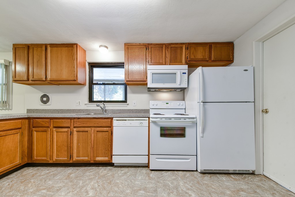 14 Saybrook Road Framingham, MA 01701 - Photo 12 of 27 Gallery Image 12