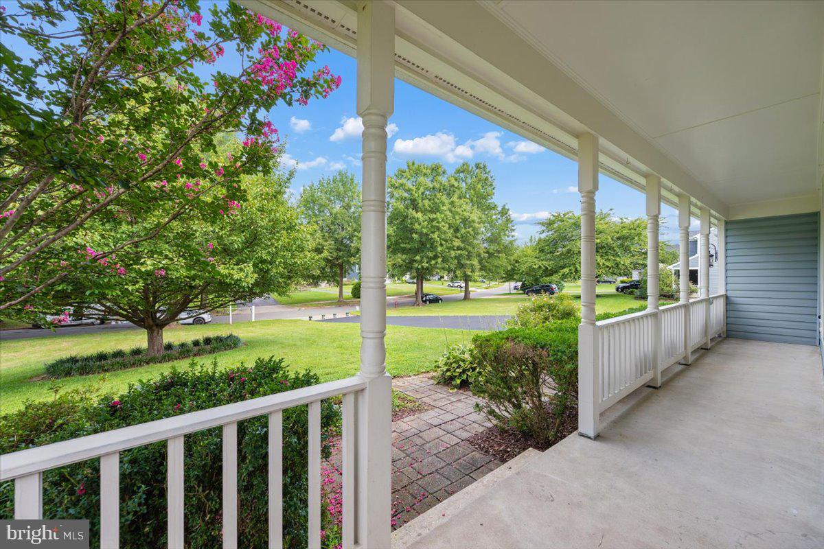 17225 General Custer Way Poolesville, MD 20837 - Photo 4 of 127 Gallery Image 4