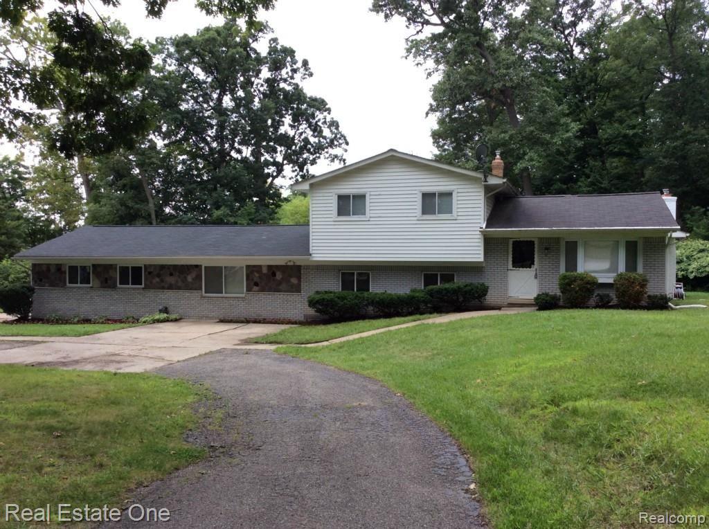 5501 Ford Road Commerce Township, MI 48382 - Photo 1 of 33 IMG_0727.jpg