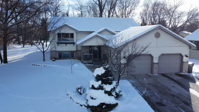 $460,000 | 903 Geneva Drive, Alexandria, MN 56308