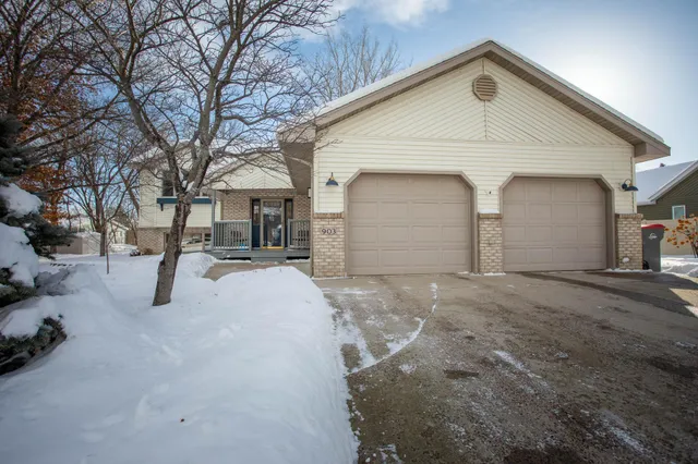 $460,000 | 903 Geneva Drive, Alexandria, MN 56308