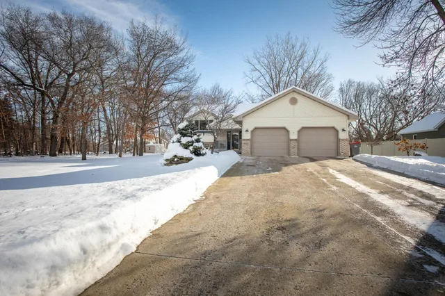 $460,000 | 903 Geneva Drive, Alexandria, MN 56308
