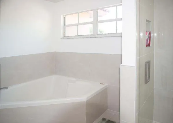 $3,800 | 6125 Northwest 40th Street, Coral Springs, FL 33067