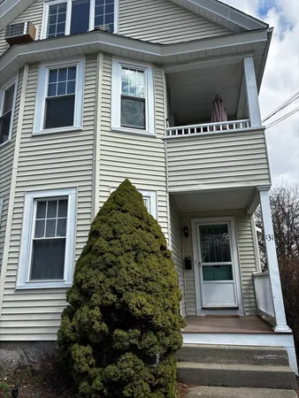 $2,600 | 131-133 Vernon Street, Unit 1, Norwood, MA 02062