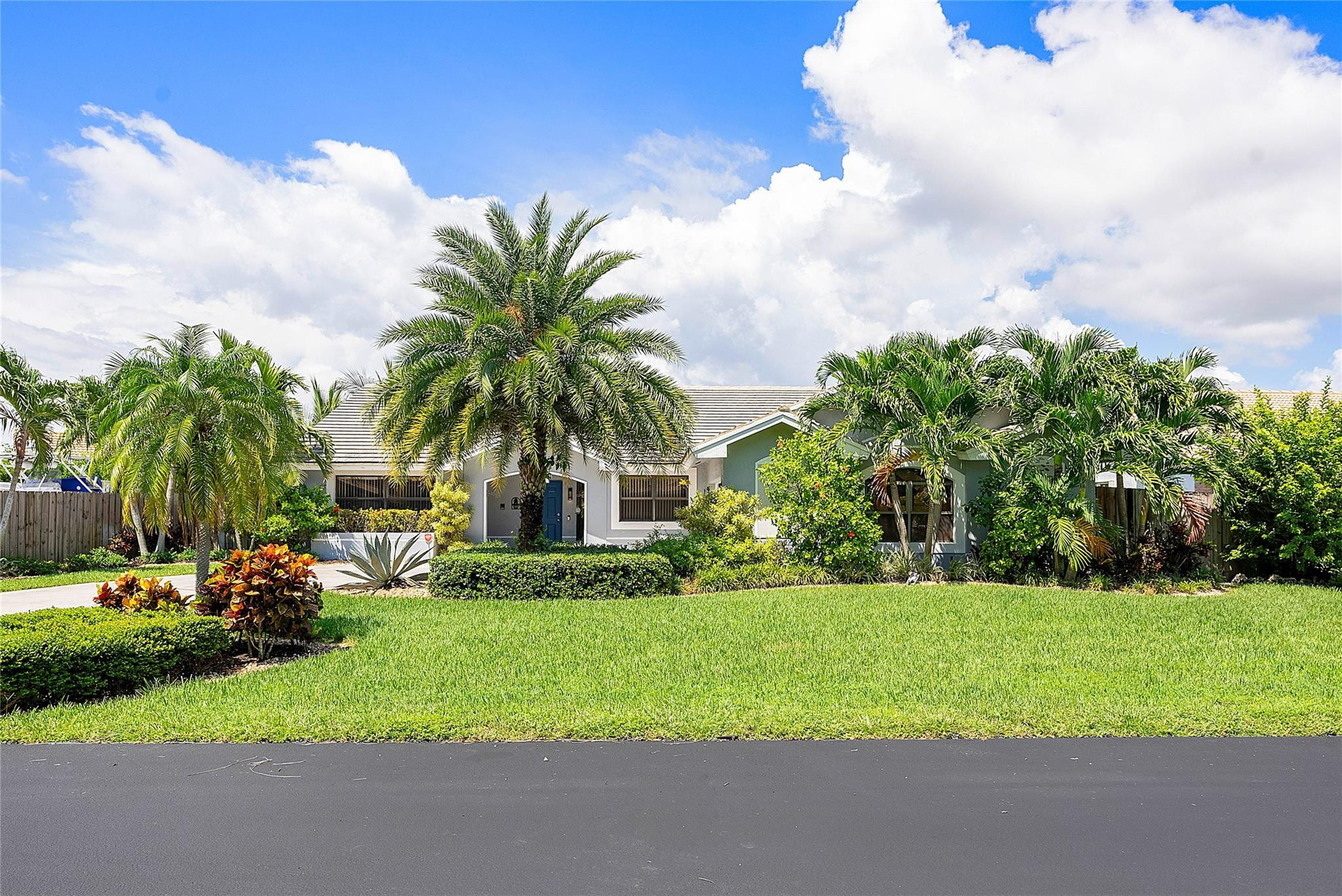 4841 East Roundtable Road Davie, FL 33331 - Photo 1 of 41 Photo 1